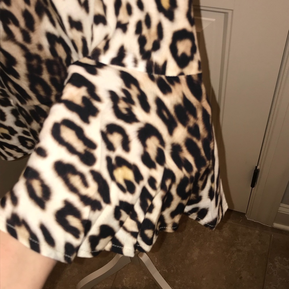 Karen Kane chiffon bell sleeve blouse Sz L - Picture 4 of 6